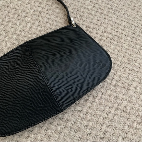 Louis Vuitton Epi Demi Lune Pochette - Picture 5 of 13